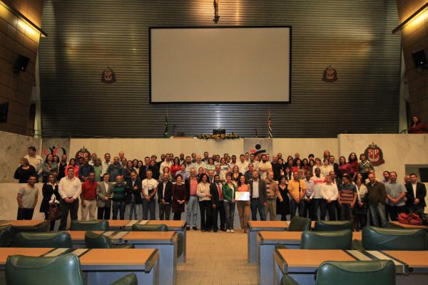 Deputado promove solene<a style='float:right;color:#ccc' href='https://www3.al.sp.gov.br/repositorio/noticia/N-04-2013/fg123979.jpg' target=_blank><i class='bi bi-zoom-in'></i> Clique para ver a imagem </a>