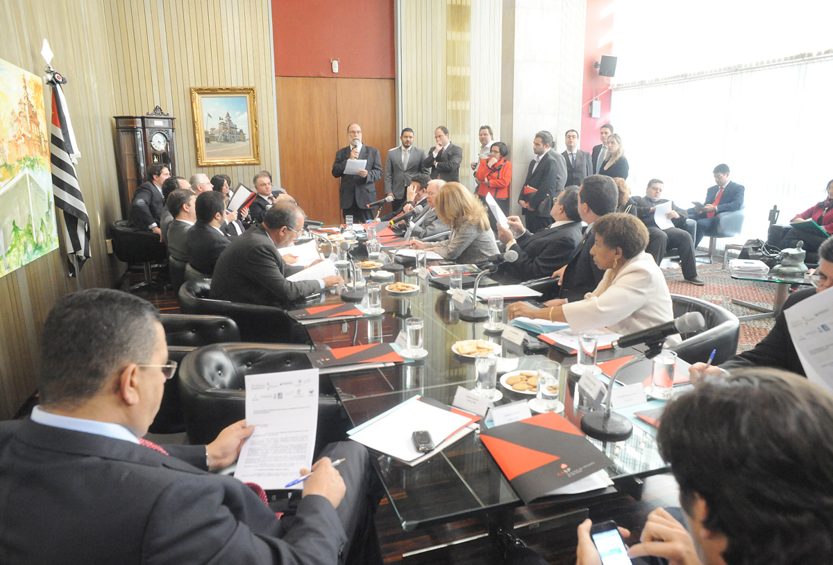.<a style='float:right;color:#ccc' href='https://www3.al.sp.gov.br/repositorio/noticia/N-04-2013/fg124060.jpg' target=_blank><i class='bi bi-zoom-in'></i> Clique para ver a imagem </a>