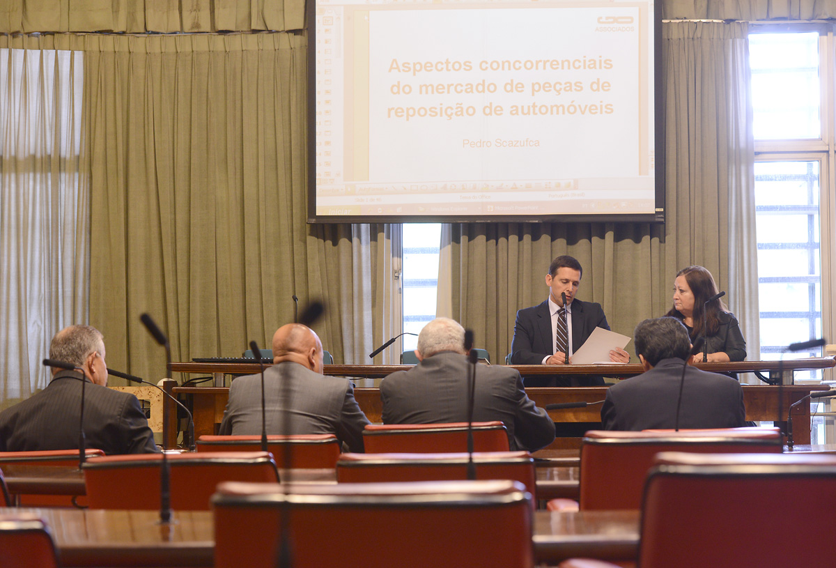 Reunio desta tera-feira, 23/abril, da CPI das autopeas<a style='float:right;color:#ccc' href='https://www3.al.sp.gov.br/repositorio/noticia/N-04-2013/fg124066.jpg' target=_blank><i class='bi bi-zoom-in'></i> Clique para ver a imagem </a>