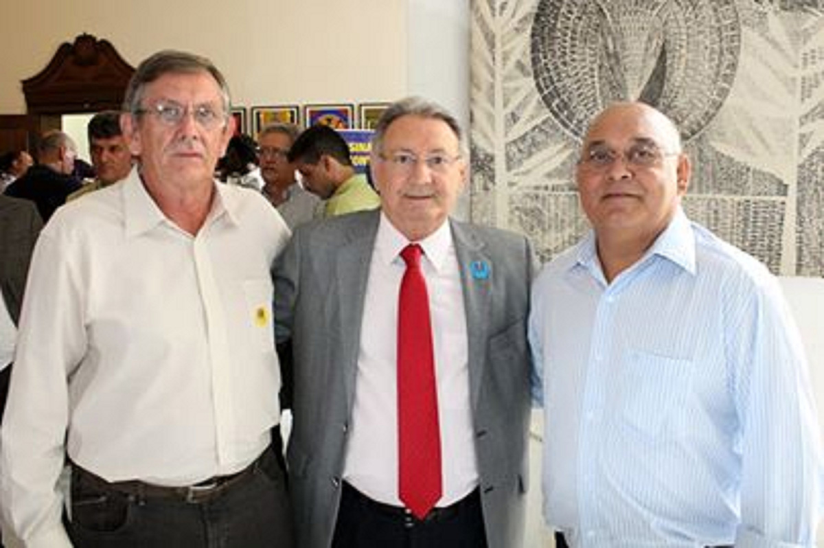 Zaga Lana, Dr. Ulysses e Jos Reinaldo de Oliveira<a style='float:right;color:#ccc' href='https://www3.al.sp.gov.br/repositorio/noticia/N-04-2014/fg160436.jpg' target=_blank><i class='bi bi-zoom-in'></i> Clique para ver a imagem </a>