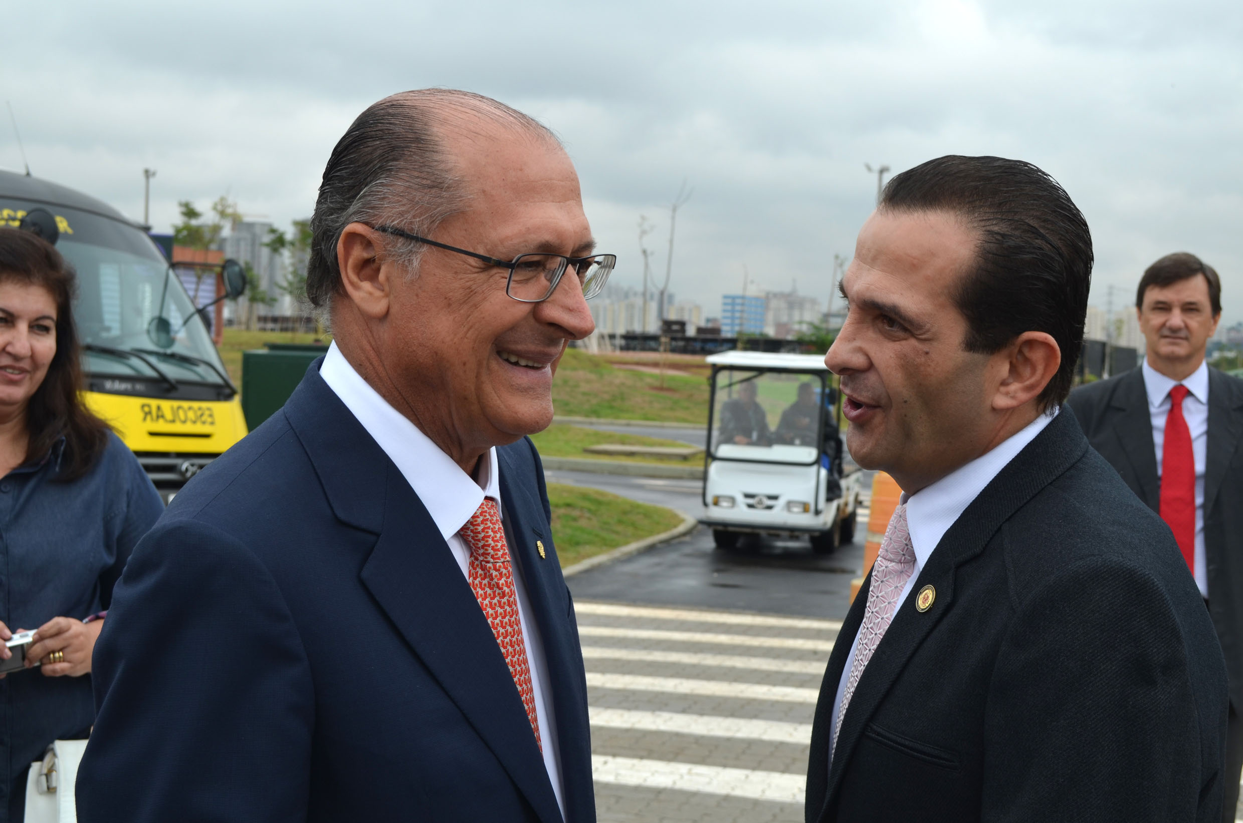 Geraldo Alckmin e Edmir Chedid<a style='float:right;color:#ccc' href='https://www3.al.sp.gov.br/repositorio/noticia/N-04-2014/fg161095.jpg' target=_blank><i class='bi bi-zoom-in'></i> Clique para ver a imagem </a>