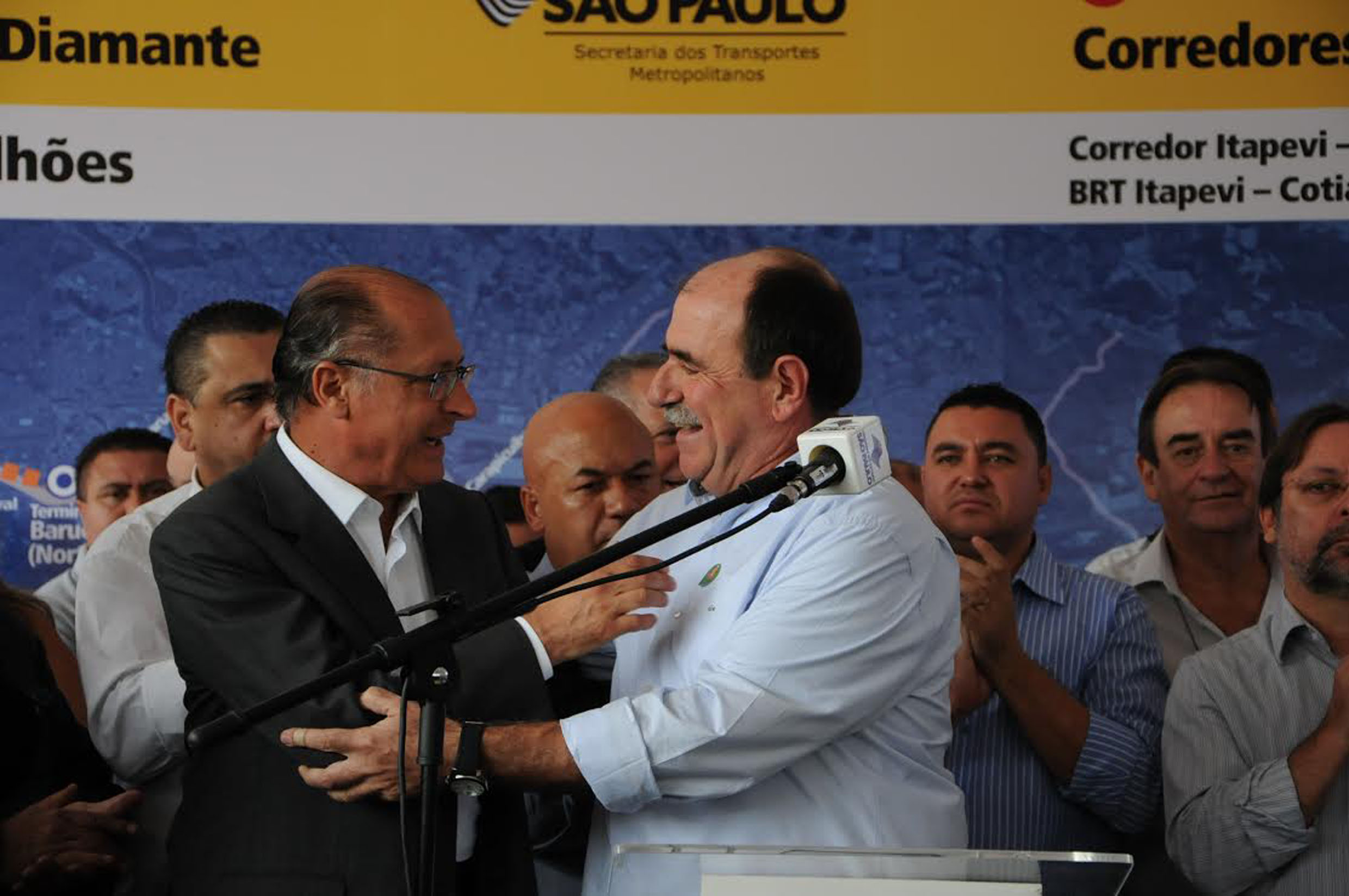 Alckmin e Caramez<a style='float:right;color:#ccc' href='https://www3.al.sp.gov.br/repositorio/noticia/N-04-2014/fg161097.jpg' target=_blank><i class='bi bi-zoom-in'></i> Clique para ver a imagem </a>
