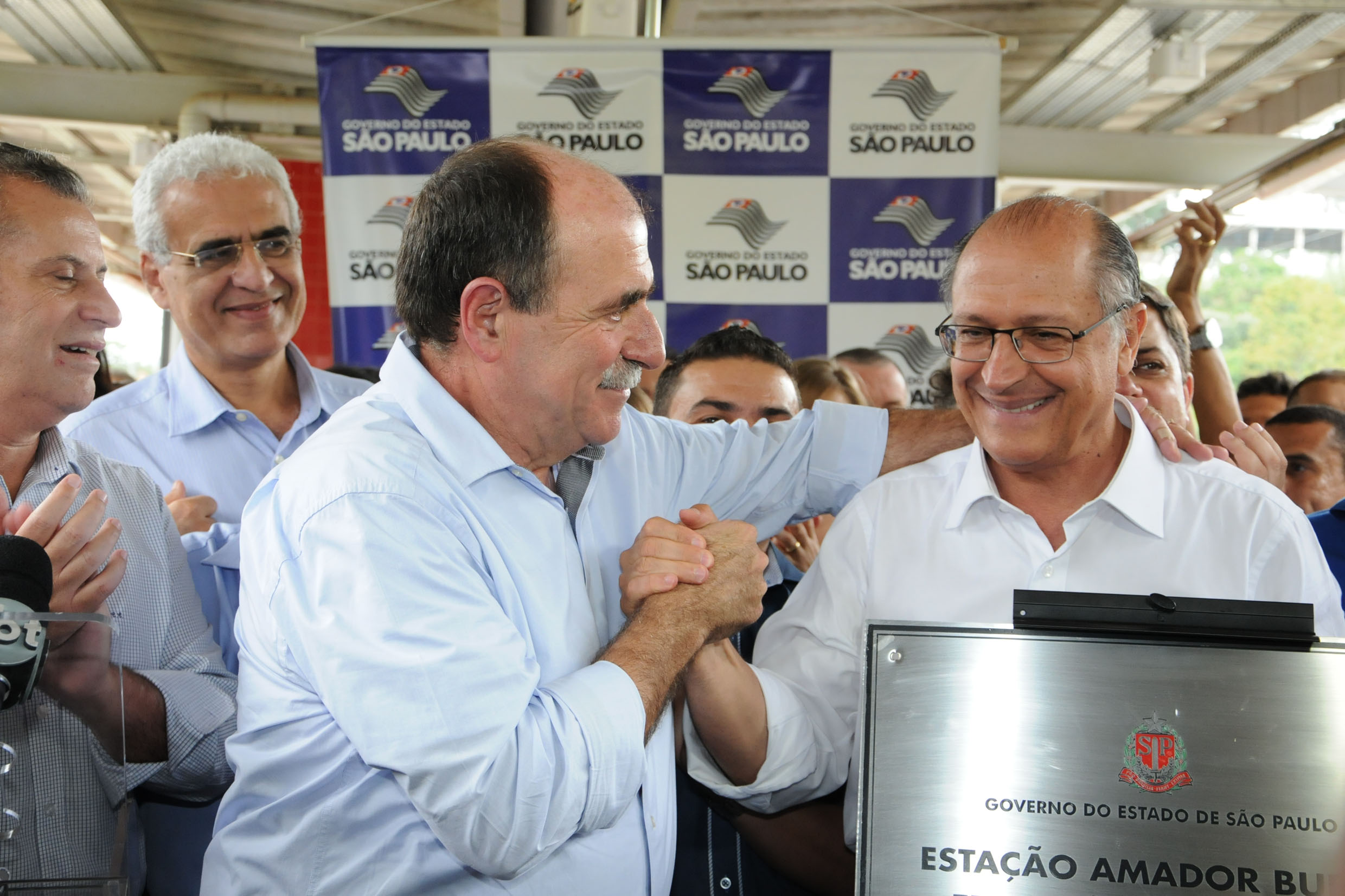 Joo Caramez e Geraldo Alckmin<a style='float:right;color:#ccc' href='https://www3.al.sp.gov.br/repositorio/noticia/N-04-2014/fg161183.jpg' target=_blank><i class='bi bi-zoom-in'></i> Clique para ver a imagem </a>