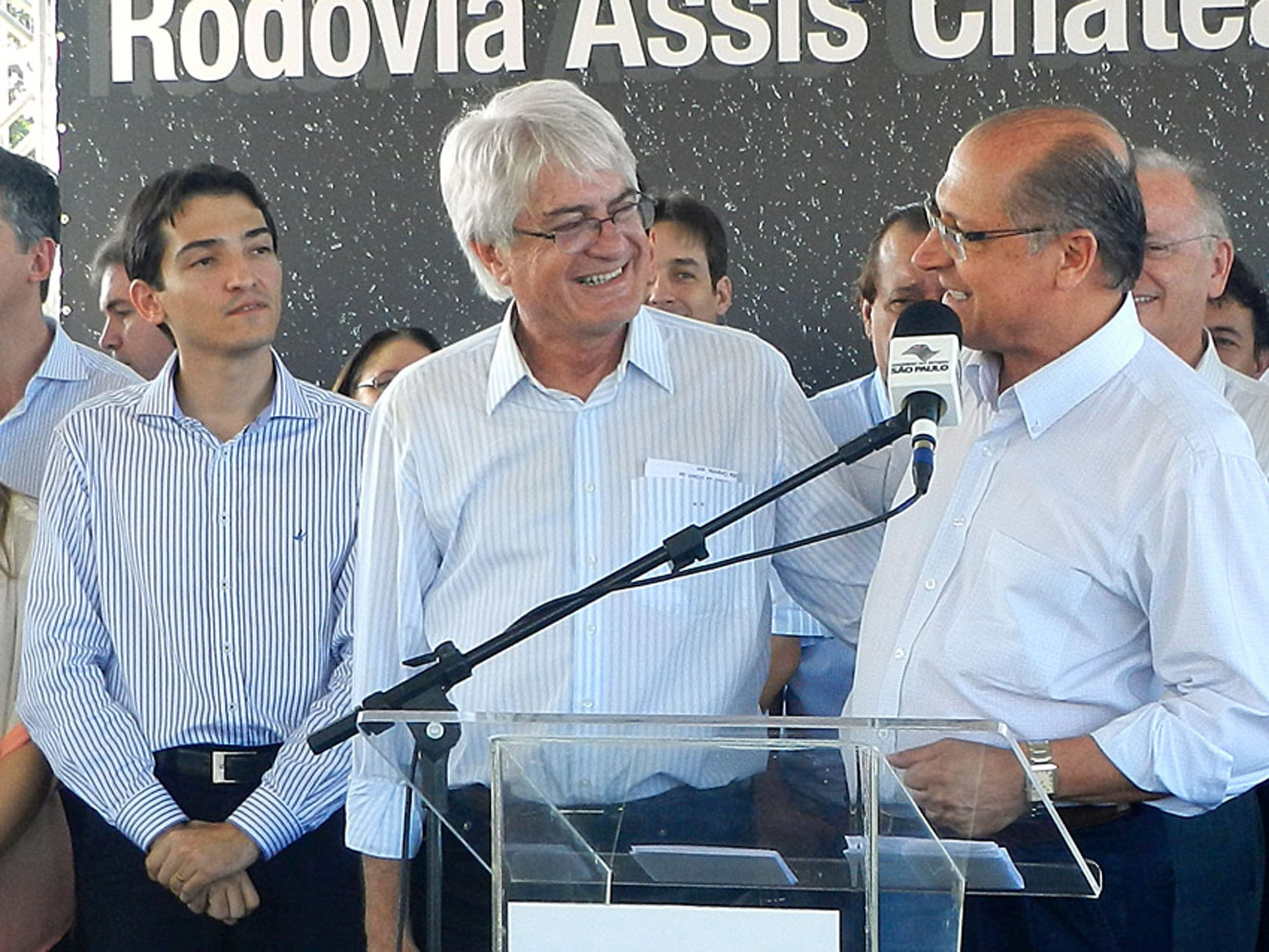 Guilherme vila, Roberto Engler e Geraldo Alckmin<a style='float:right;color:#ccc' href='https://www3.al.sp.gov.br/repositorio/noticia/N-04-2014/fg161279.jpg' target=_blank><i class='bi bi-zoom-in'></i> Clique para ver a imagem </a>