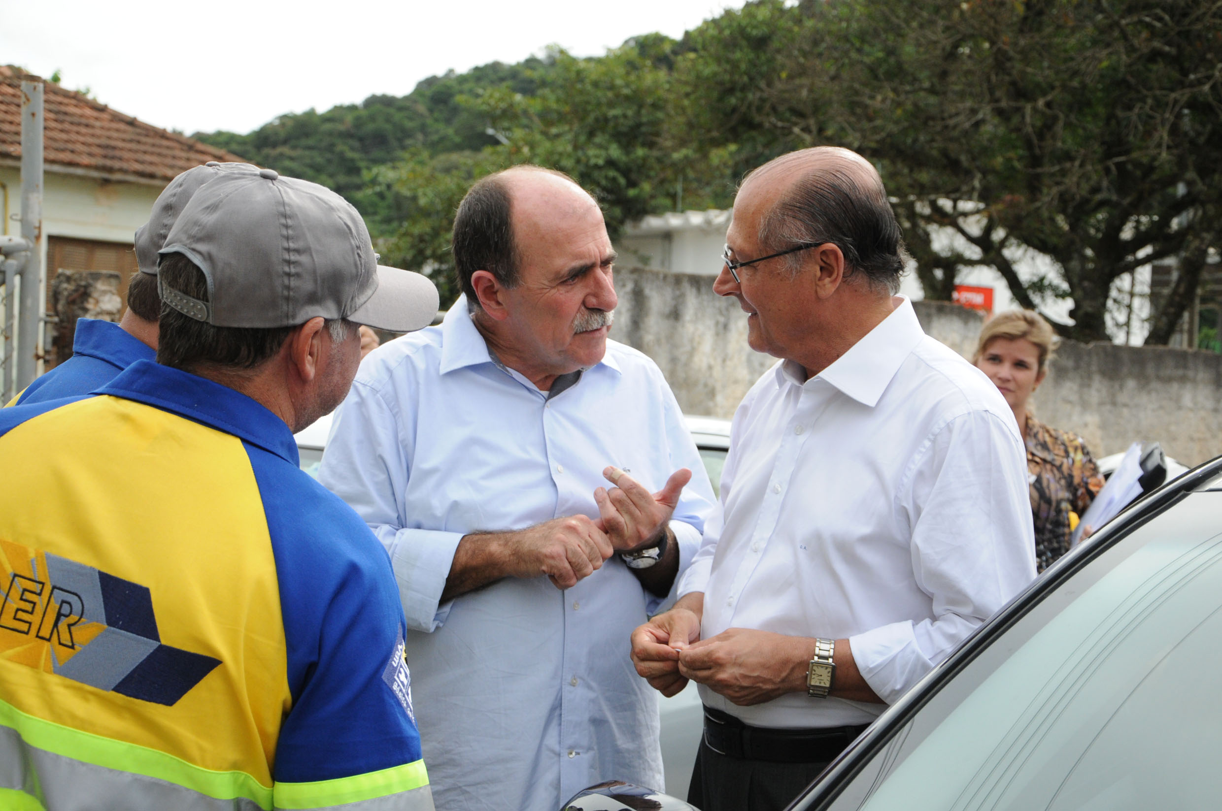 Caramez e Alckmin<a style='float:right;color:#ccc' href='https://www3.al.sp.gov.br/repositorio/noticia/N-04-2014/fg161299.jpg' target=_blank><i class='bi bi-zoom-in'></i> Clique para ver a imagem </a>