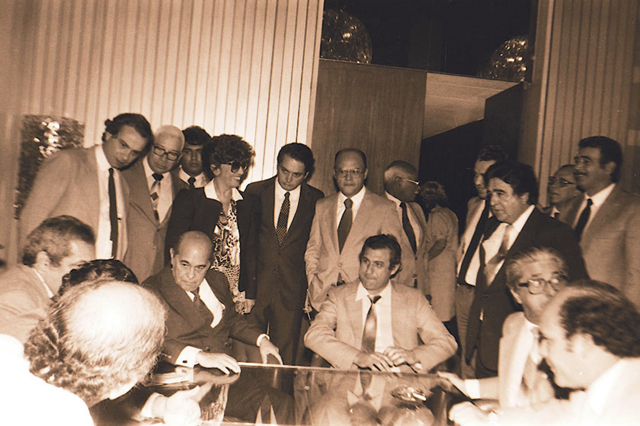 Visita do governador de Minas Gerais, Tancredo Neves a Assembleia, no dia 31 de julho de 1984<a style='float:right;color:#ccc' href='https://www3.al.sp.gov.br/repositorio/noticia/N-04-2015/fg169479.jpg' target=_blank><i class='bi bi-zoom-in'></i> Clique para ver a imagem </a>