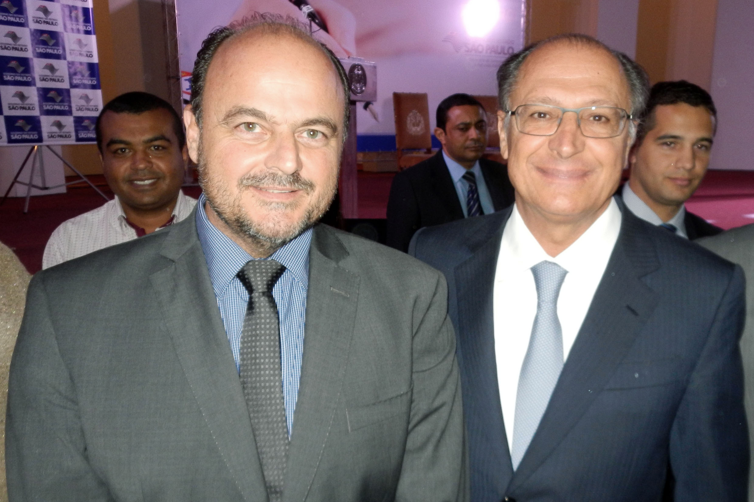  Ricardo Madalena e o governador Geraldo Alckmin no Palcio dos Bandeirantes <a style='float:right;color:#ccc' href='https://www3.al.sp.gov.br/repositorio/noticia/N-04-2015/fg169780.jpg' target=_blank><i class='bi bi-zoom-in'></i> Clique para ver a imagem </a>