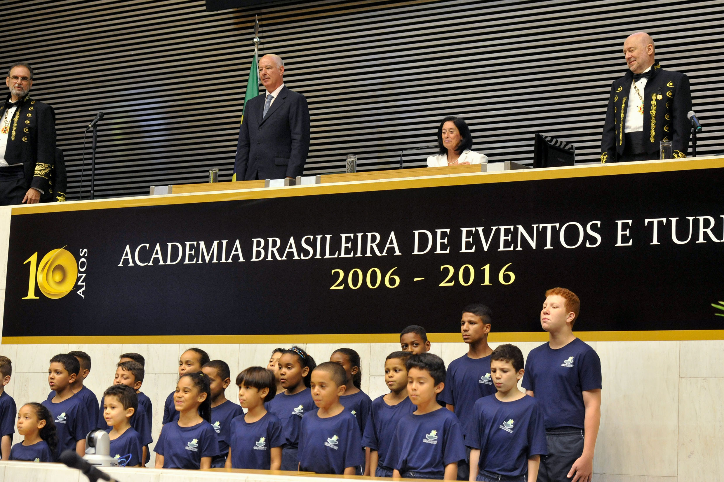 Sesso solene comemora os dez anos da Academia Brasileira de Eventos e Turismo<a style='float:right;color:#ccc' href='https://www3.al.sp.gov.br/repositorio/noticia/N-04-2016/fg188585.jpg' target=_blank><i class='bi bi-zoom-in'></i> Clique para ver a imagem </a>