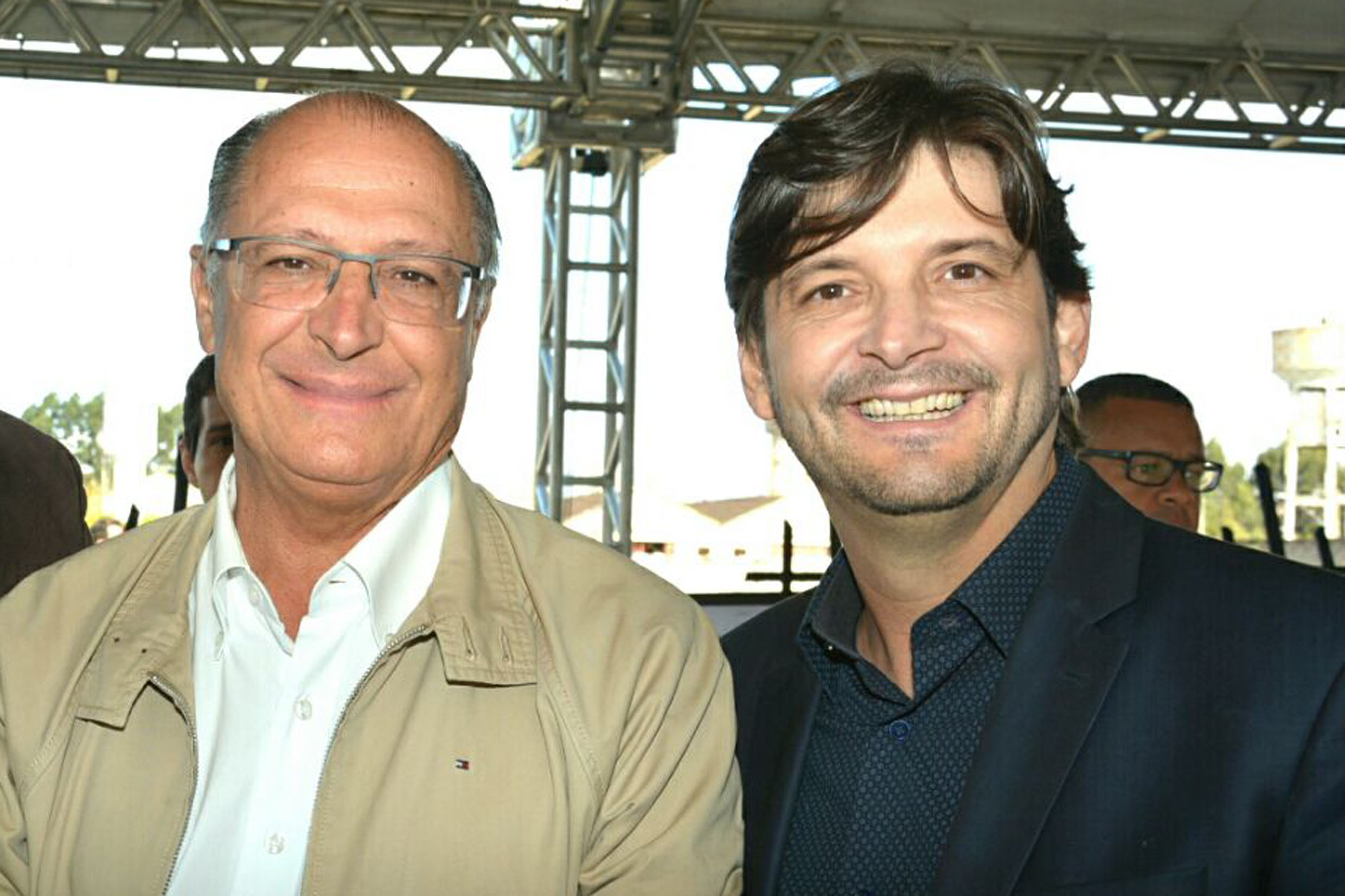 Geraldo Alckmin e Andr do Prado<a style='float:right;color:#ccc' href='https://www3.al.sp.gov.br/repositorio/noticia/N-04-2016/fg188754.jpg' target=_blank><i class='bi bi-zoom-in'></i> Clique para ver a imagem </a>