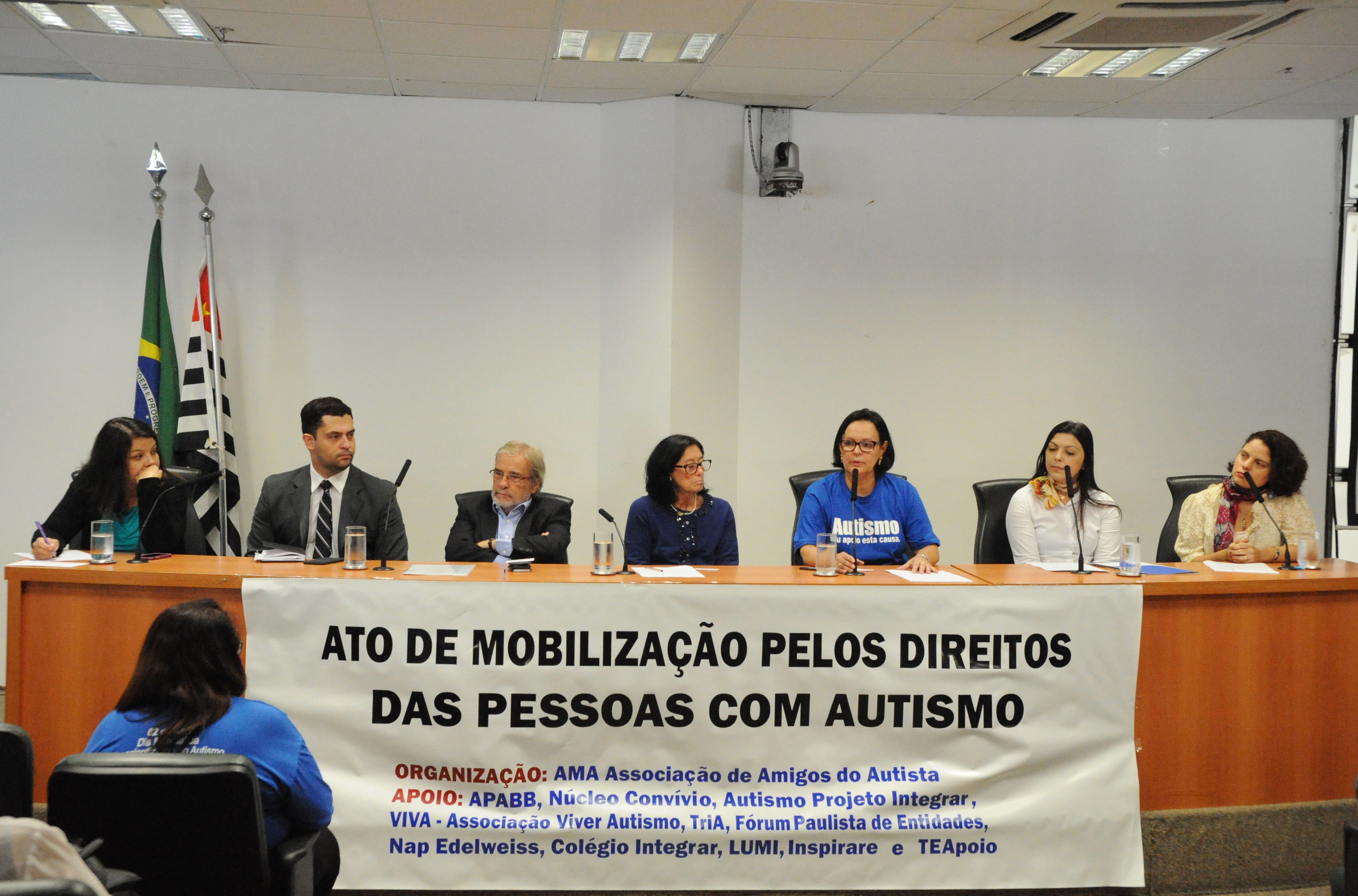 Mobilizao pelos direitos das pessoas com autismo em debate na Assembleia <a style='float:right;color:#ccc' href='https://www3.al.sp.gov.br/repositorio/noticia/N-04-2017/fg200994.jpg' target=_blank><i class='bi bi-zoom-in'></i> Clique para ver a imagem </a>