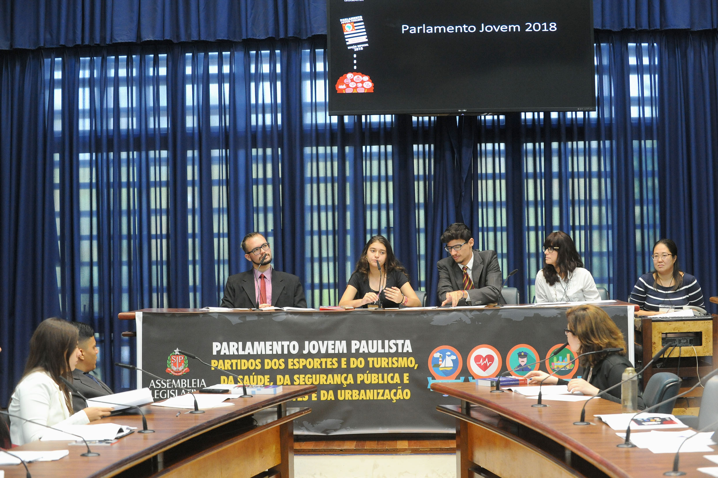 Parlamento Jovem Paulista <a style='float:right;color:#ccc' href='https://www3.al.sp.gov.br/repositorio/noticia/N-04-2018/fg222115.jpg' target=_blank><i class='bi bi-zoom-in'></i> Clique para ver a imagem </a>