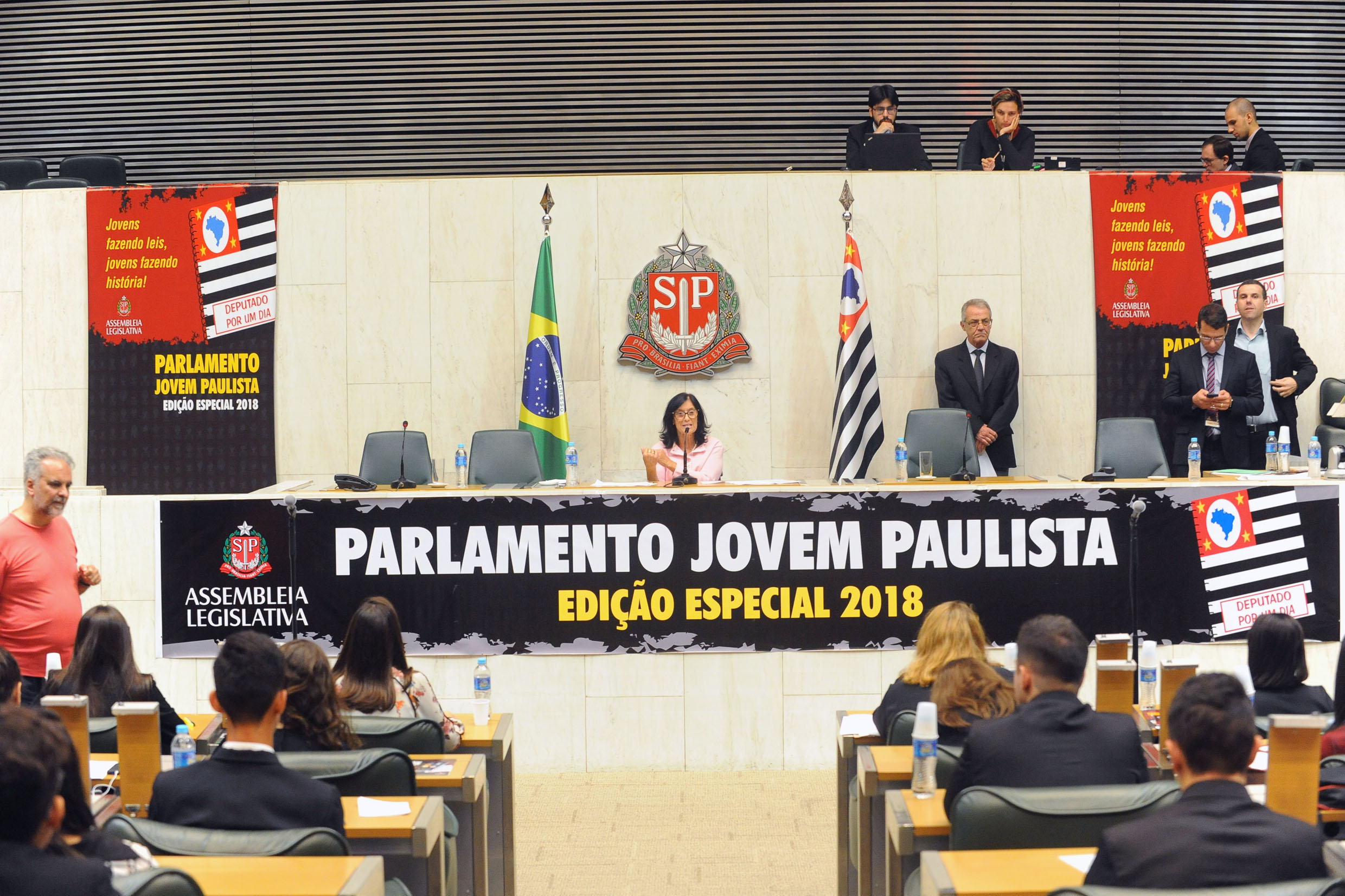 Parlamento Jovem Paulista <a style='float:right;color:#ccc' href='https://www3.al.sp.gov.br/repositorio/noticia/N-04-2018/fg222119.jpg' target=_blank><i class='bi bi-zoom-in'></i> Clique para ver a imagem </a>