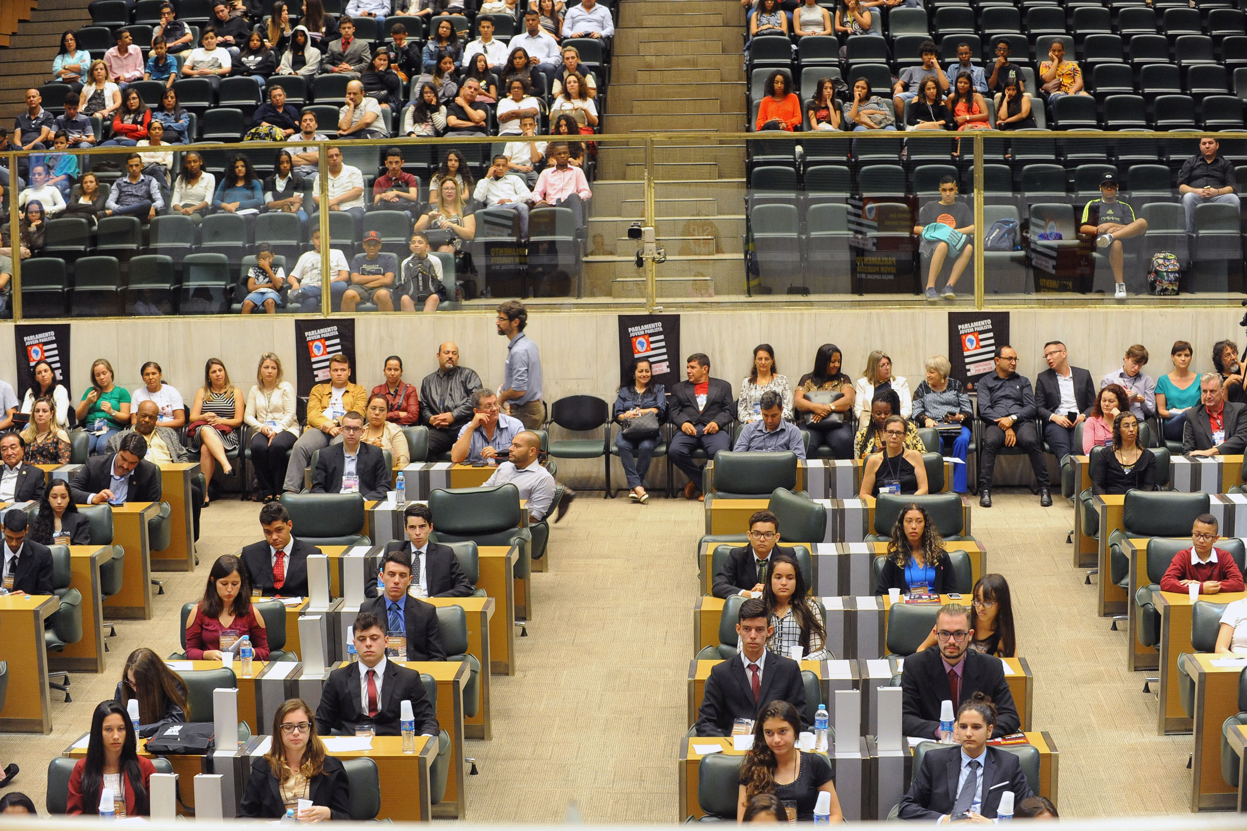 Parlamento Jovem Paulista <a style='float:right;color:#ccc' href='https://www3.al.sp.gov.br/repositorio/noticia/N-04-2018/fg222129.jpg' target=_blank><i class='bi bi-zoom-in'></i> Clique para ver a imagem </a>