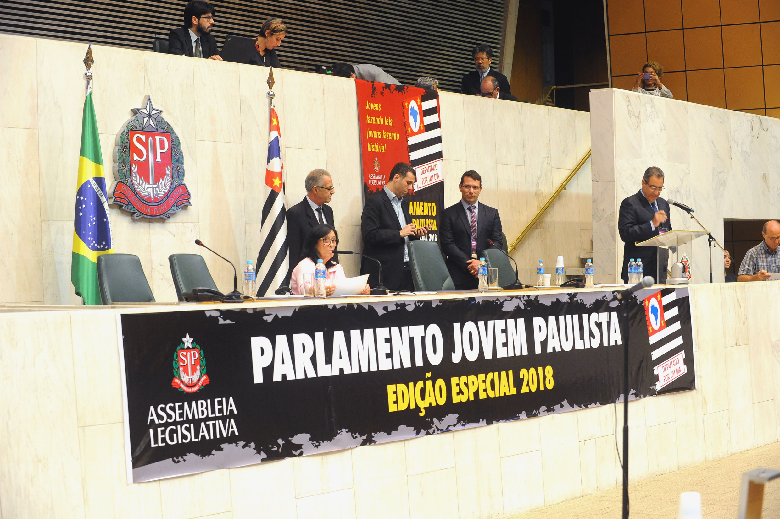 Parlamento Jovem Paulista <a style='float:right;color:#ccc' href='https://www3.al.sp.gov.br/repositorio/noticia/N-04-2018/fg222130.jpg' target=_blank><i class='bi bi-zoom-in'></i> Clique para ver a imagem </a>