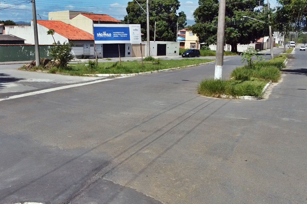 Pavimentação da Avenida Brasil<a style='float:right;color:#ccc' href='https://www3.al.sp.gov.br/repositorio/noticia/N-04-2023/fg298240.jpg' target=_blank><i class='bi bi-zoom-in'></i> Clique para ver a imagem </a>