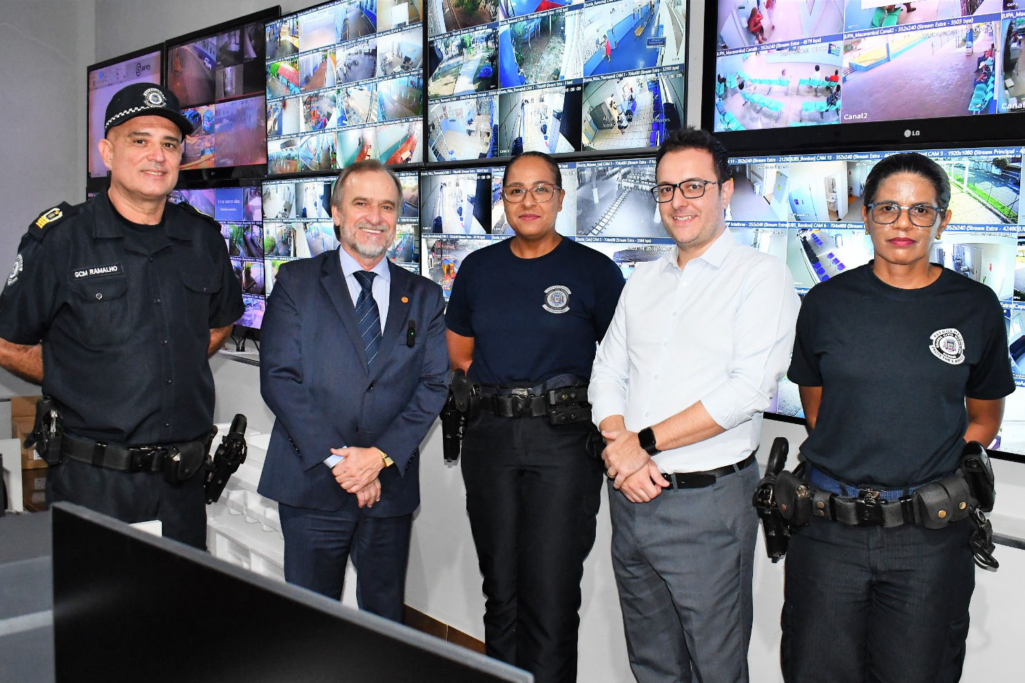  Deputado Dirceu Dalben (segundo,  esq)<a style='float:right;color:#ccc' href='https://www3.al.sp.gov.br/repositorio/noticia/N-04-2023/fg298507.jpg' target=_blank><i class='bi bi-zoom-in'></i> Clique para ver a imagem </a>