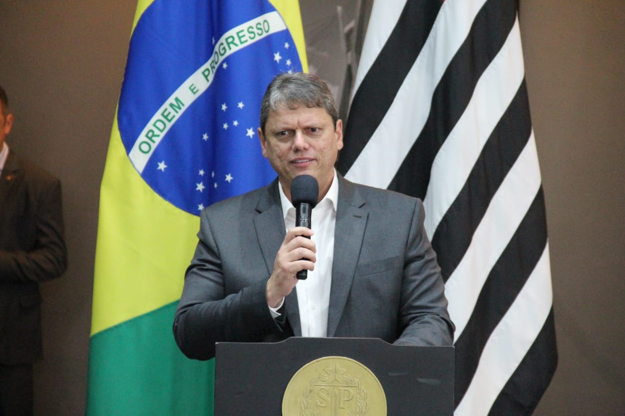 Governador de SP Tarcsio de Freitas<a style='float:right;color:#ccc' href='https://www3.al.sp.gov.br/repositorio/noticia/N-04-2023/fg298520.jpeg' target=_blank><i class='bi bi-zoom-in'></i> Clique para ver a imagem </a>