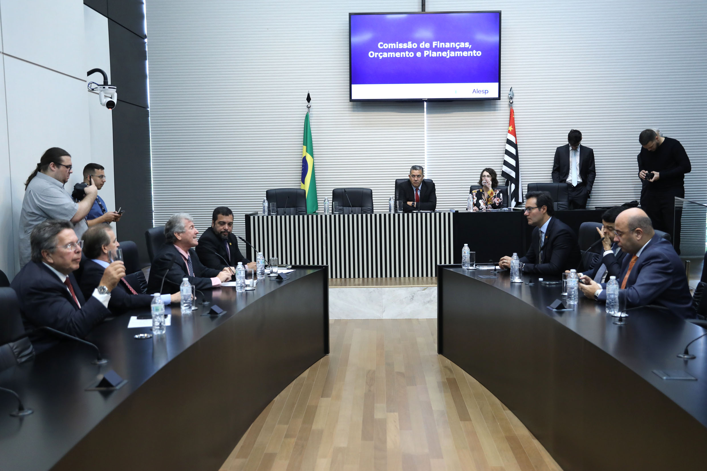 Reunio elegeu presidente e vice da CFOP<a style='float:right;color:#ccc' href='https://www3.al.sp.gov.br/repositorio/noticia/N-04-2023/fg298850.jpg' target=_blank><i class='bi bi-zoom-in'></i> Clique para ver a imagem </a>