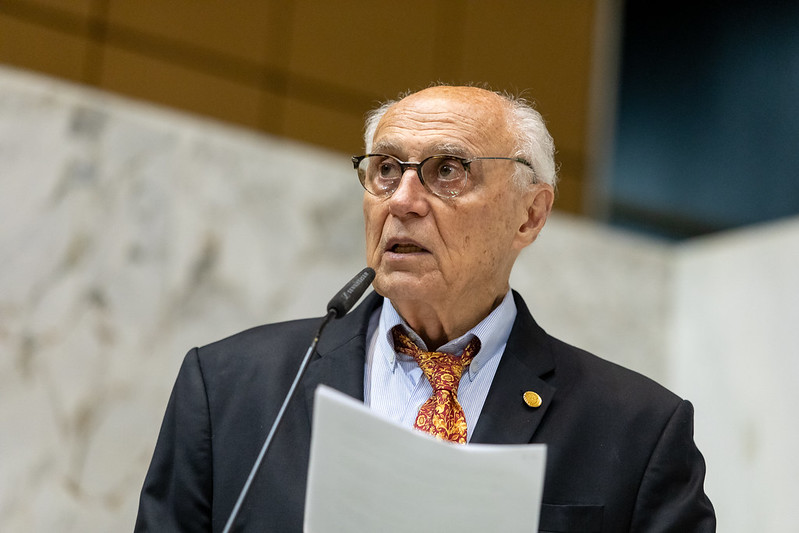 Deputado Eduardo Suplicy<a style='float:right;color:#ccc' href='https://www3.al.sp.gov.br/repositorio/noticia/N-04-2023/fg298998.jpg' target=_blank><i class='bi bi-zoom-in'></i> Clique para ver a imagem </a>
