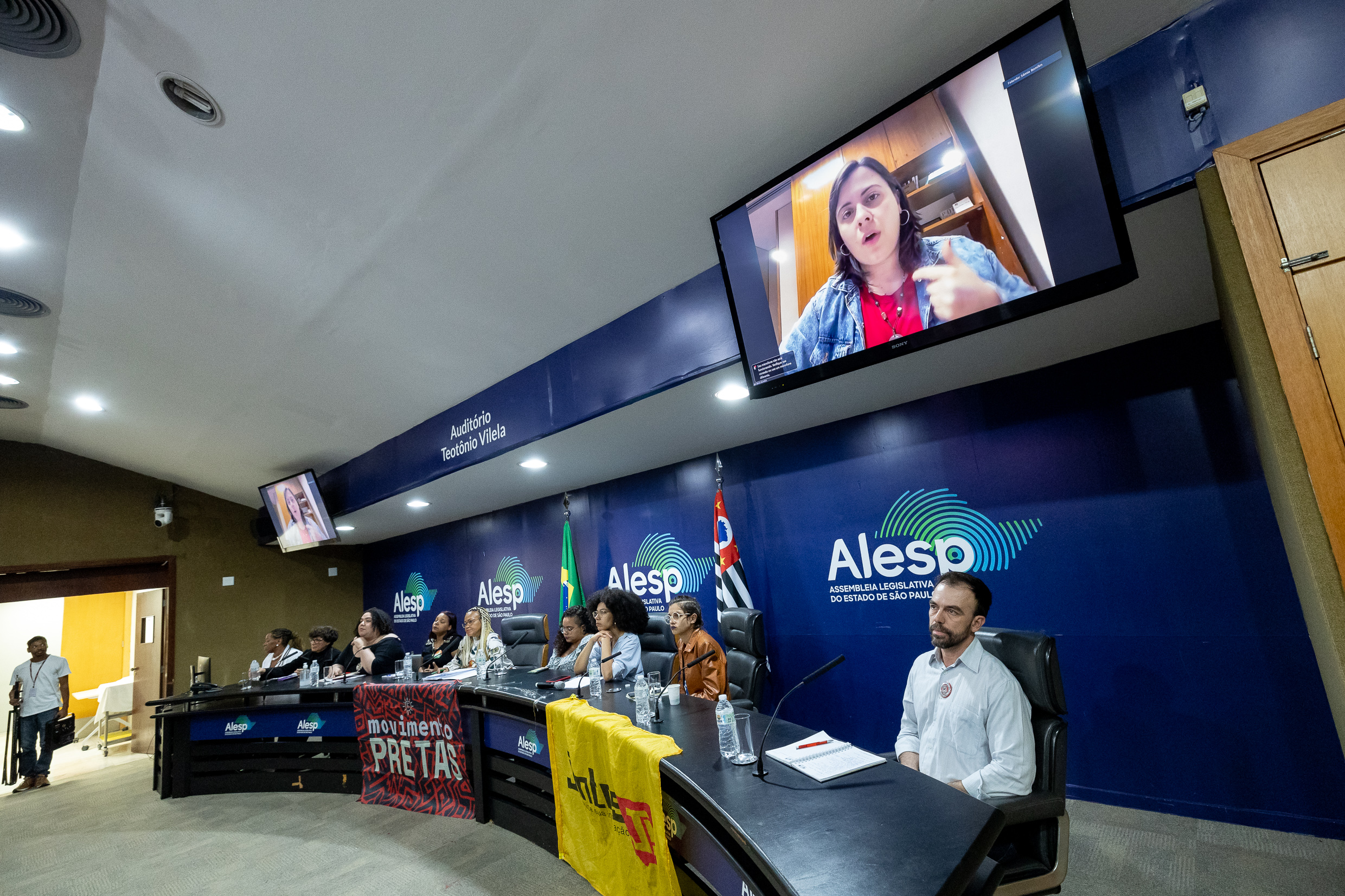 Debate reuniu diversos setores na Alesp<a style='float:right;color:#ccc' href='https://www3.al.sp.gov.br/repositorio/noticia/N-04-2023/fg299301.jpg' target=_blank><i class='bi bi-zoom-in'></i> Clique para ver a imagem </a>