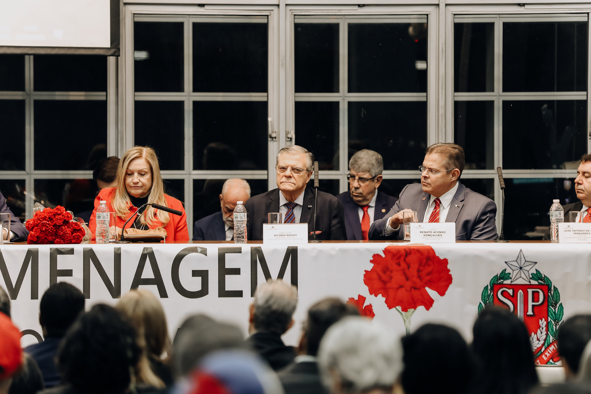 Ato solene em homenagem à Revolução dos Cravos<a style='float:right;color:#ccc' href='https://www3.al.sp.gov.br/repositorio/noticia/N-04-2023/fg299463.jpg' target=_blank><i class='bi bi-zoom-in'></i> Clique para ver a imagem </a>