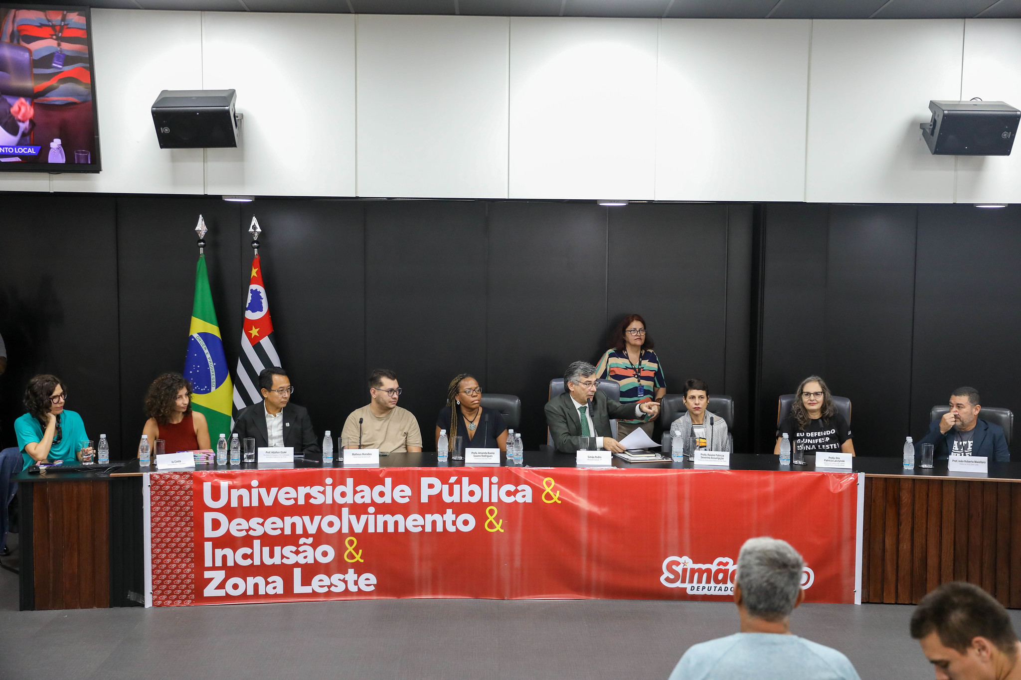 Educao na Zona Leste: oportunidades<a style='float:right' href='https://www3.al.sp.gov.br/repositorio/noticia/N-04-2024/fg323042.jpg' target=_blank><img src='/_img/material-file-download-white.png' width='14px' alt='Clique para baixar a imagem'></a>