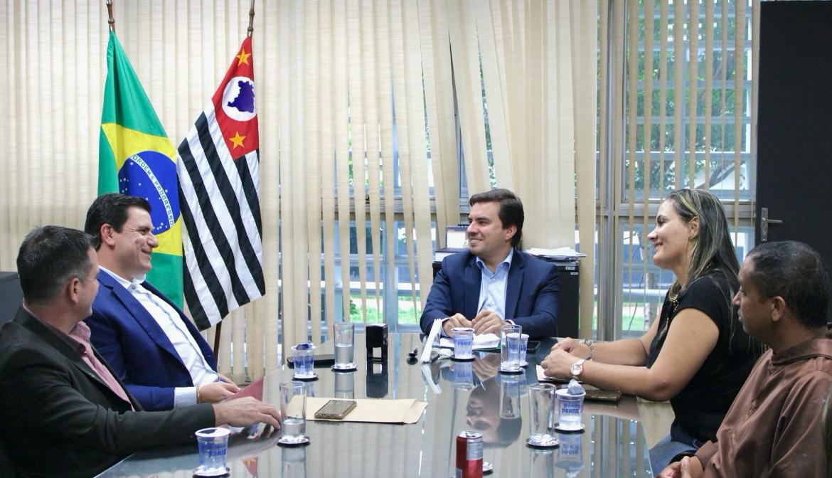 Deputado Vinicius Camarinha<a style='float:right;color:#ccc' href='https://www3.al.sp.gov.br/repositorio/noticia/N-04-2024/fg323260.jpeg' target=_blank><i class='bi bi-zoom-in'></i> Clique para ver a imagem </a>