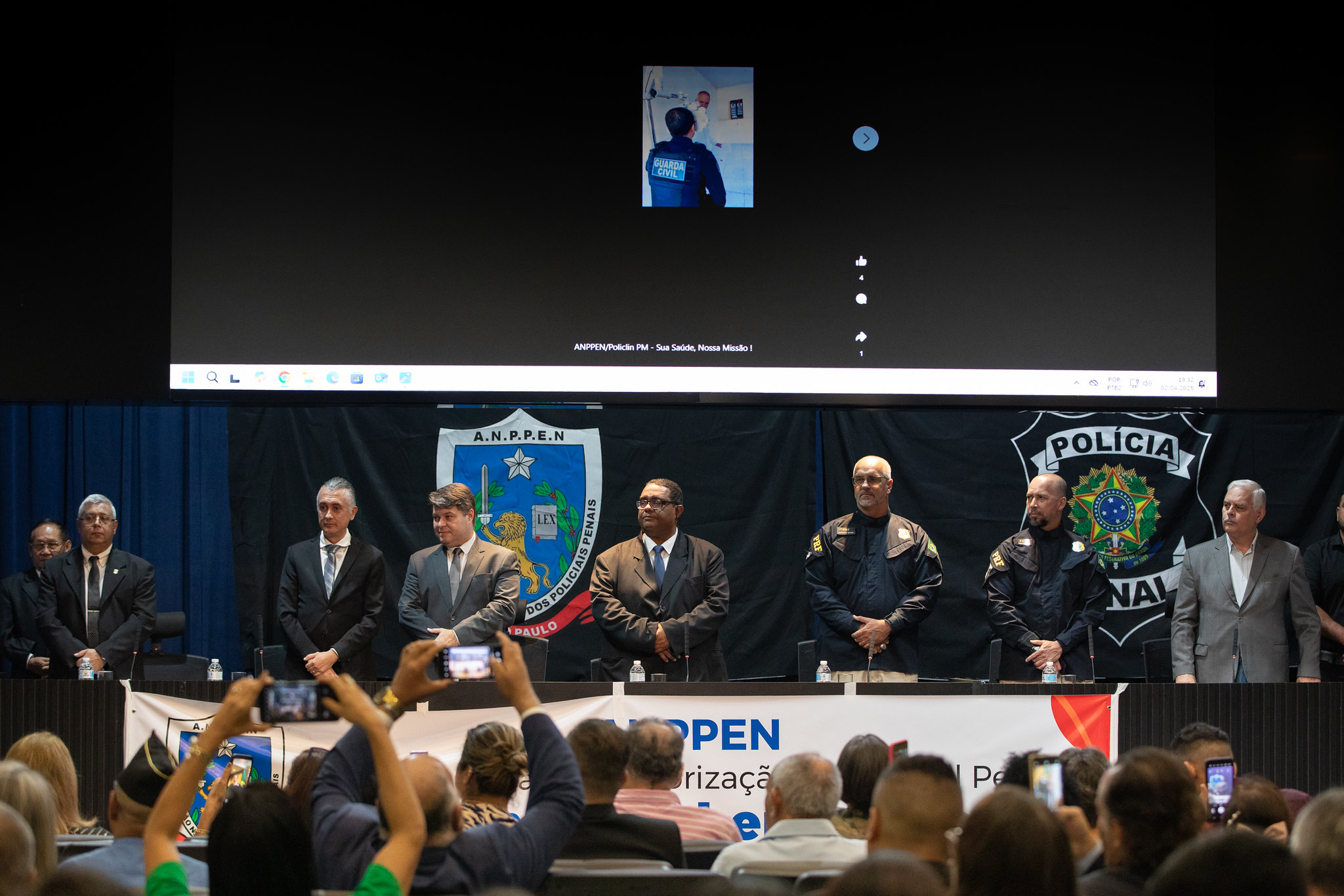 Trabalhadores penais foram homenageados <a style='float:right;color:#ccc' href='https://www3.al.sp.gov.br/repositorio/noticia/N-04-2025/fg342699.jpg' target=_blank><i class='bi bi-zoom-in'></i> Clique para ver a imagem </a>