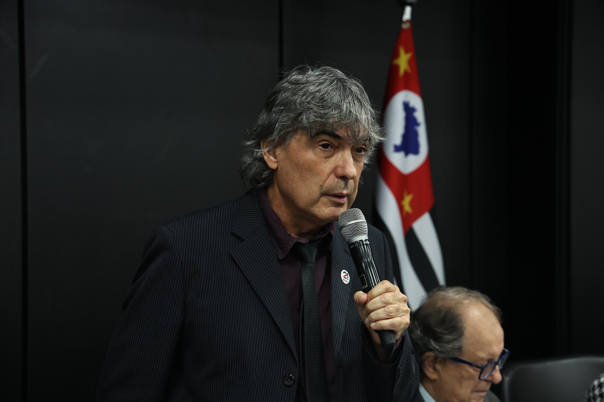 Carlos Giannazi (Psol): símbolo de luta<a style='float:right;color:#ccc' href='https://www3.al.sp.gov.br/repositorio/noticia/N-04-2025/fg342826.jpg' target=_blank><i class='bi bi-zoom-in'></i> Clique para ver a imagem </a>