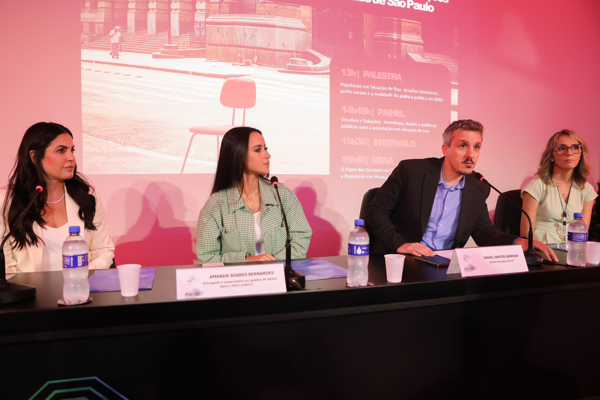 Debate sobre população de rua<a style='float:right;color:#ccc' href='https://www3.al.sp.gov.br/repositorio/noticia/N-04-2025/fg342959.jpg' target=_blank><i class='bi bi-zoom-in'></i> Clique para ver a imagem </a>