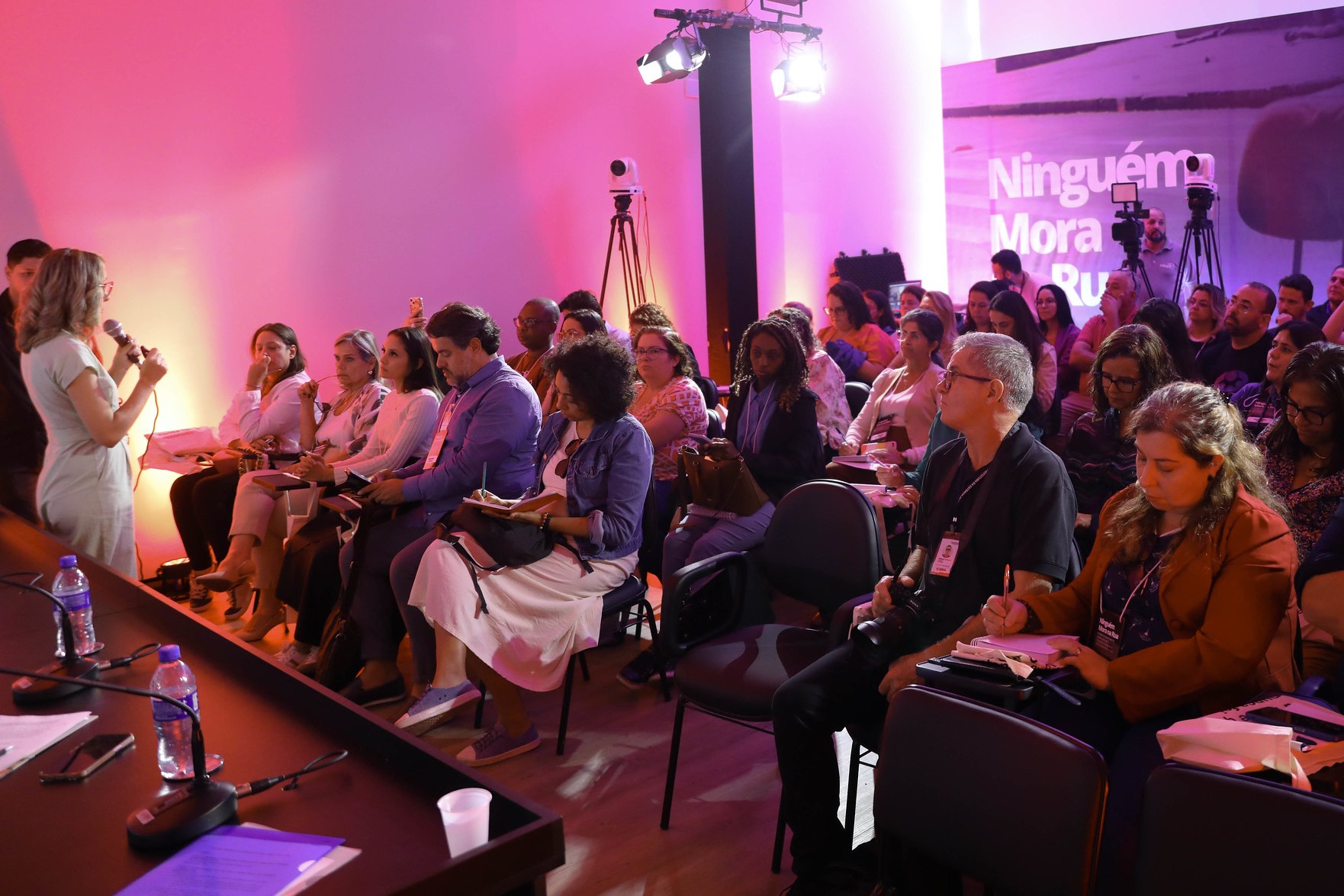 Debate sobre população de rua<a style='float:right;color:#ccc' href='https://www3.al.sp.gov.br/repositorio/noticia/N-04-2025/fg342971.jpg' target=_blank><i class='bi bi-zoom-in'></i> Clique para ver a imagem </a>