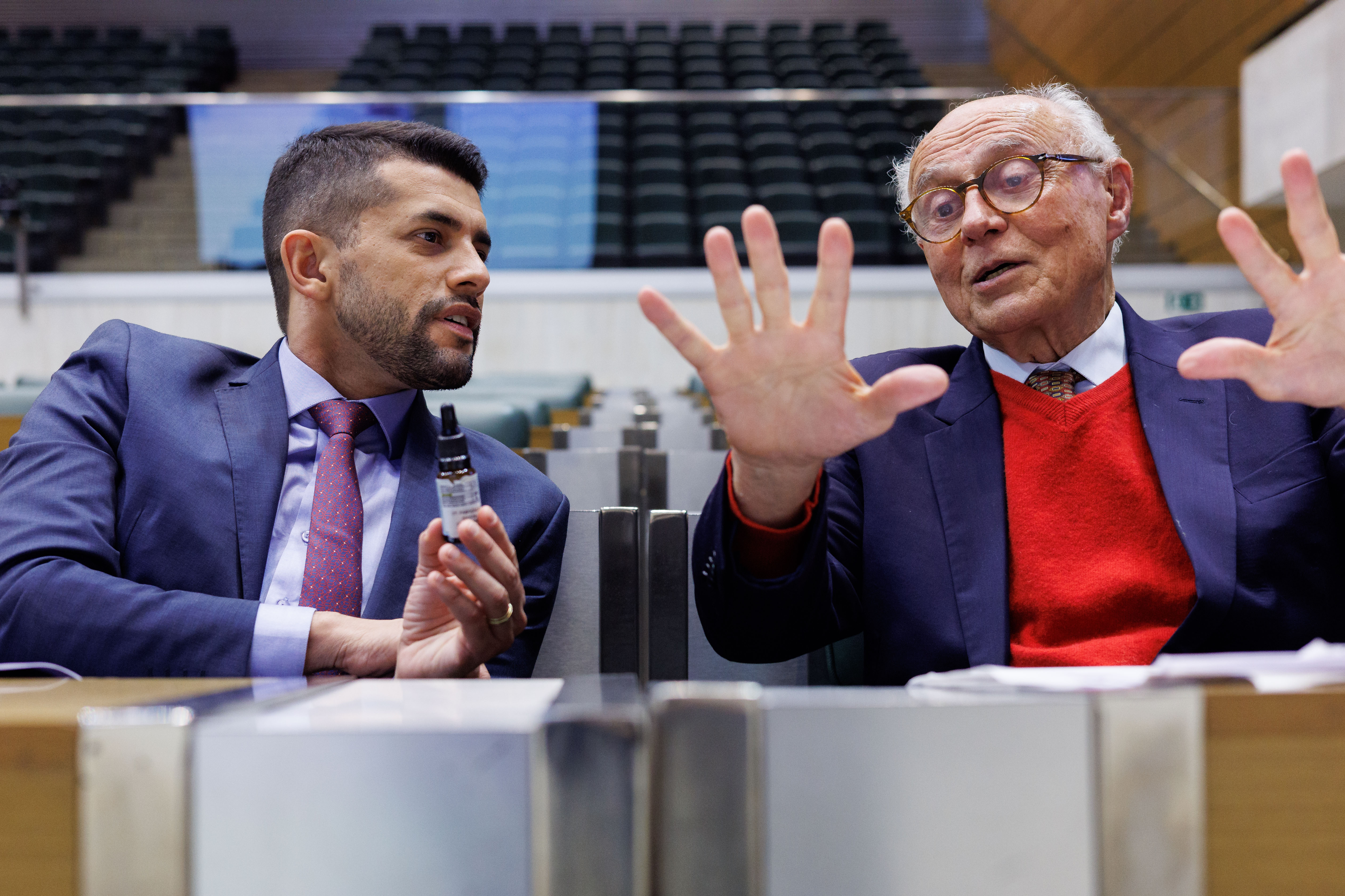 Dep. Caio Frana e Suplicy: Lei 17.618 aprovada<a style='float:right;color:#ccc' href='https://www3.al.sp.gov.br/repositorio/noticia/N-04-2025/fg343130.jpg' target=_blank><i class='bi bi-zoom-in'></i> Clique para ver a imagem </a>