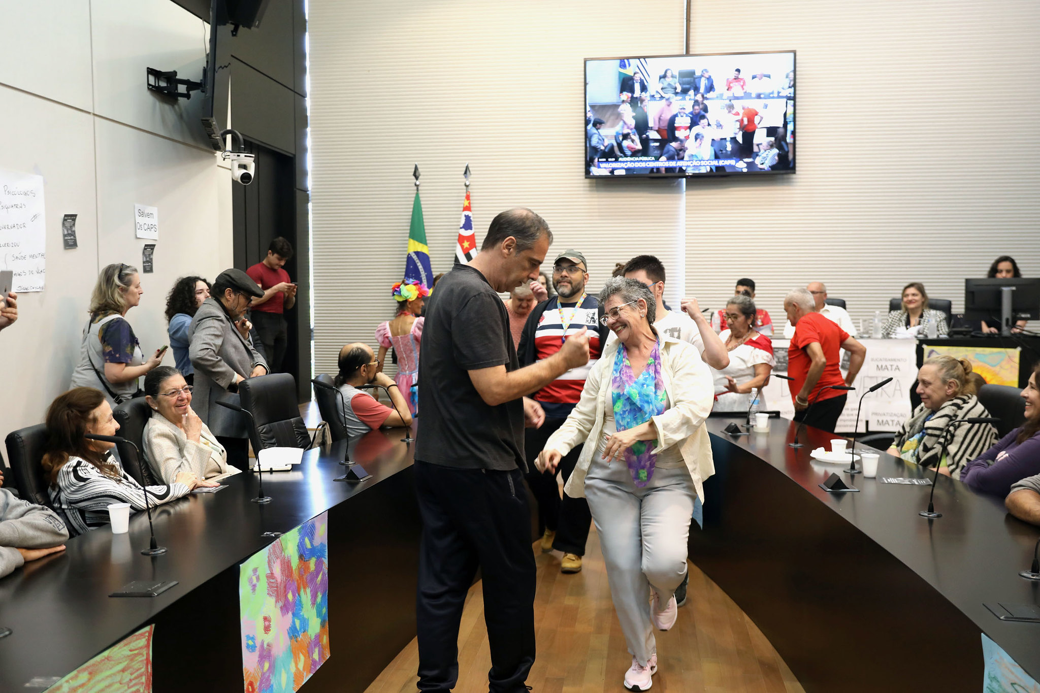 Apresentações artísticas marcaram evento<a style='float:right;color:#ccc' href='https://www3.al.sp.gov.br/repositorio/noticia/N-04-2025/fg343286.jpg' target=_blank><i class='bi bi-zoom-in'></i> Clique para ver a imagem </a>