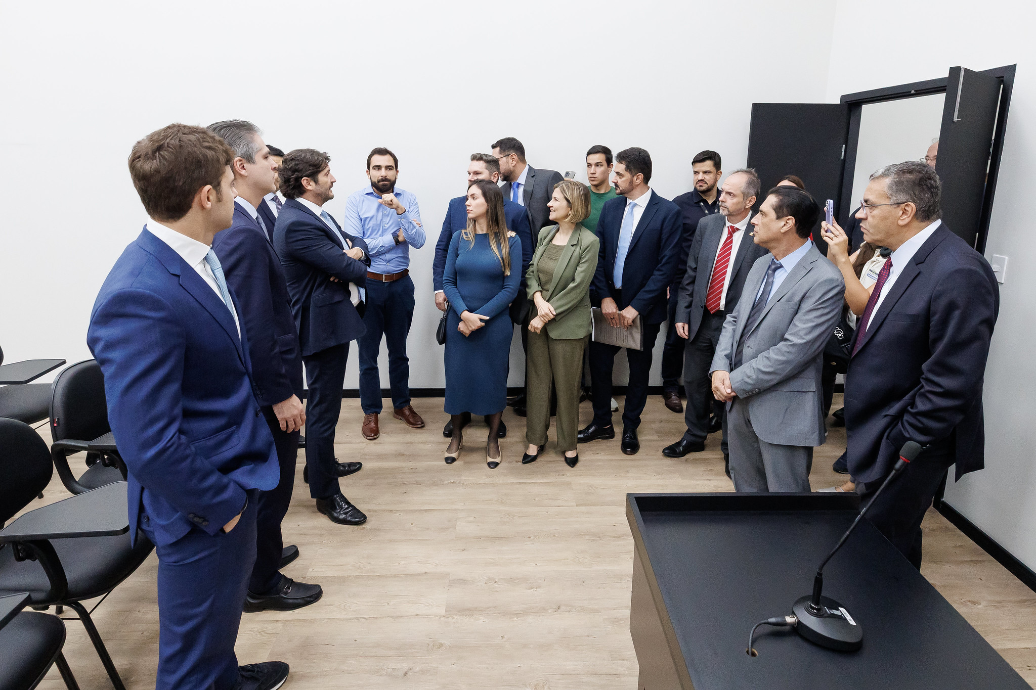 Deputados conhecem nova estrutura do ILP<a style='float:right;color:#ccc' href='https://www3.al.sp.gov.br/repositorio/noticia/N-04-2025/fg343421.jpg' target=_blank><i class='bi bi-zoom-in'></i> Clique para ver a imagem </a>