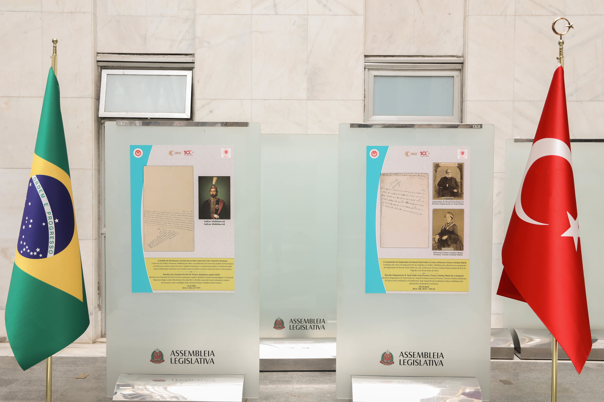 Exposição de documentos entre Brasil e Turquia<a style='float:right;color:#ccc' href='https://www3.al.sp.gov.br/repositorio/noticia/N-04-2025/fg343691.jpg' target=_blank><i class='bi bi-zoom-in'></i> Clique para ver a imagem </a>