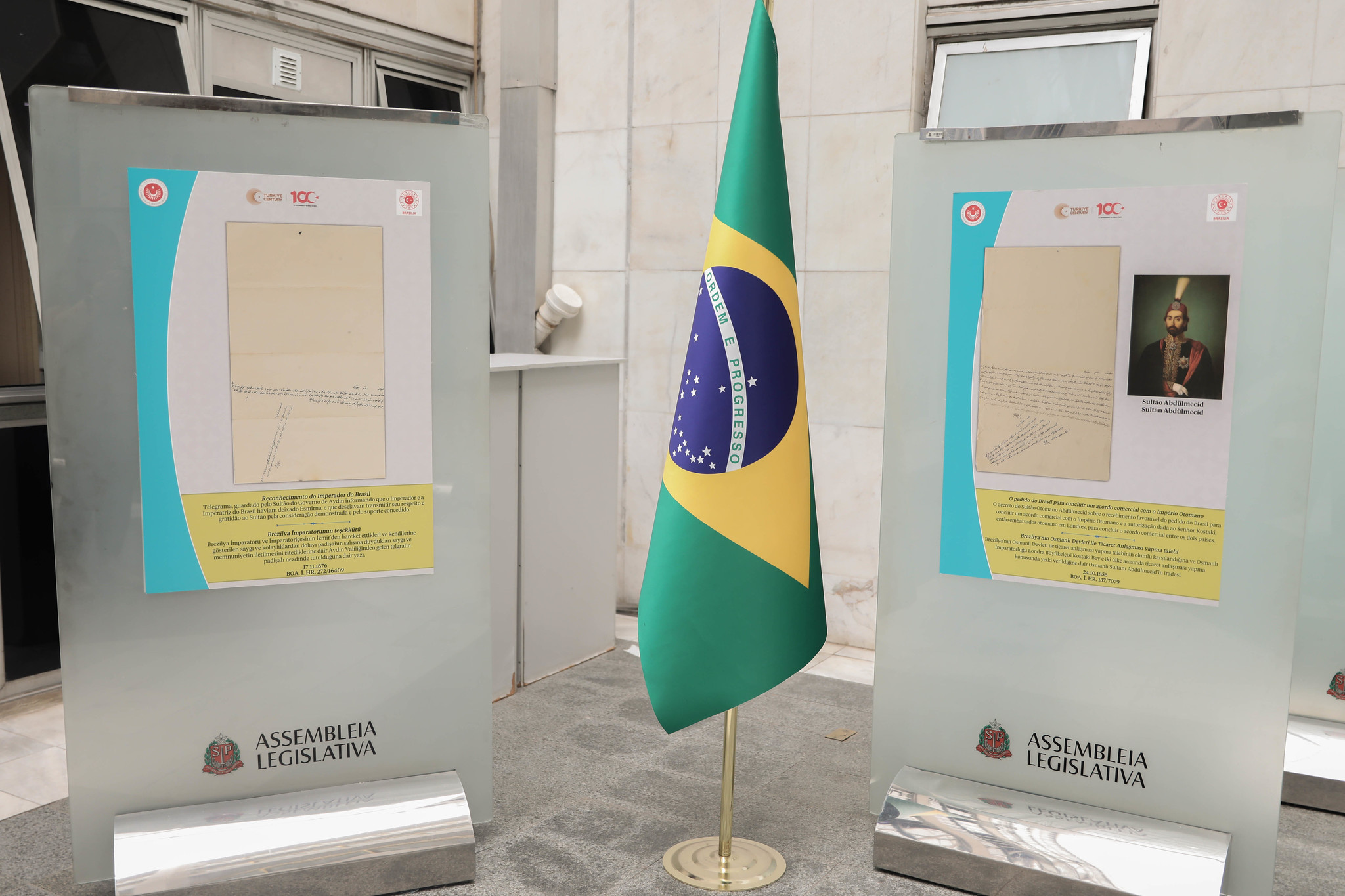 Exposição de documentos entre Brasil e Turquia<a style='float:right;color:#ccc' href='https://www3.al.sp.gov.br/repositorio/noticia/N-04-2025/fg343720.jpg' target=_blank><i class='bi bi-zoom-in'></i> Clique para ver a imagem </a>