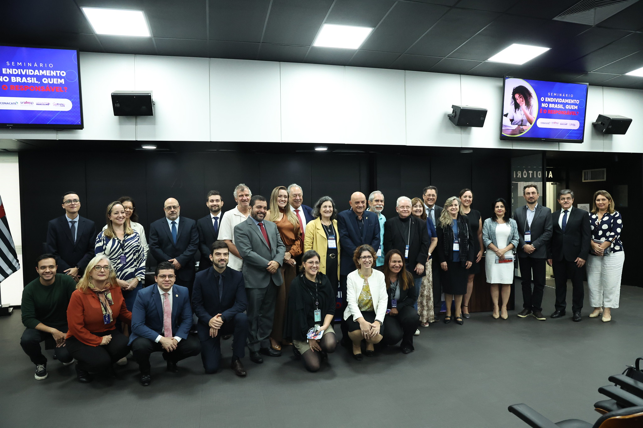 O Endividamento no Brasil quem  o responsvel?<a style='float:right;color:#ccc' href='https://www3.al.sp.gov.br/repositorio/noticia/N-04-2025/fg343797.jpg' target=_blank><i class='bi bi-zoom-in'></i> Clique para ver a imagem </a>
