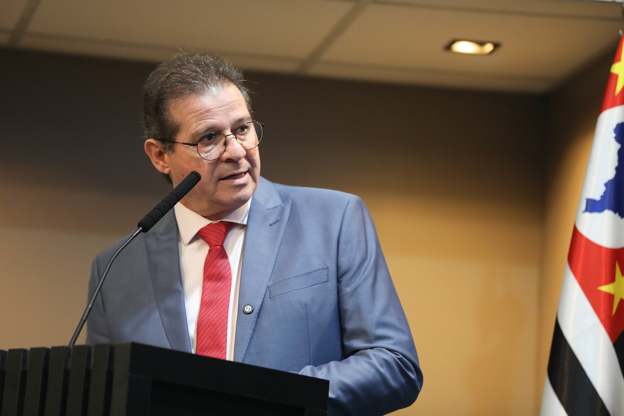 Luiz Fernando critica falta de fiscalizao<a style='float:right;color:#ccc' href='https://www3.al.sp.gov.br/repositorio/noticia/N-04-2025/fg343804.jpg' target=_blank><i class='bi bi-zoom-in'></i> Clique para ver a imagem </a>