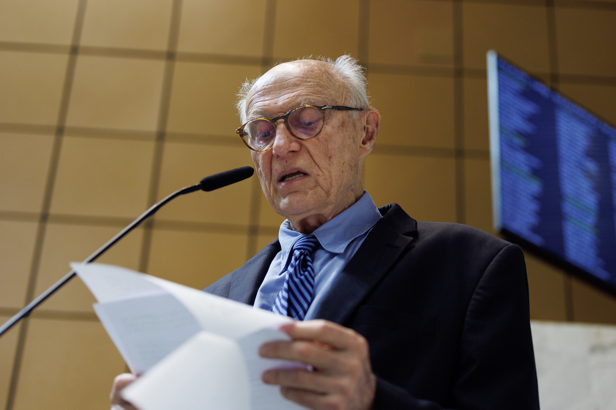 Deputado Eduardo Suplicy<a style='float:right;color:#ccc' href='https://www3.al.sp.gov.br/repositorio/noticia/N-04-2025/fg343944.jpg' target=_blank><i class='bi bi-zoom-in'></i> Clique para ver a imagem </a>