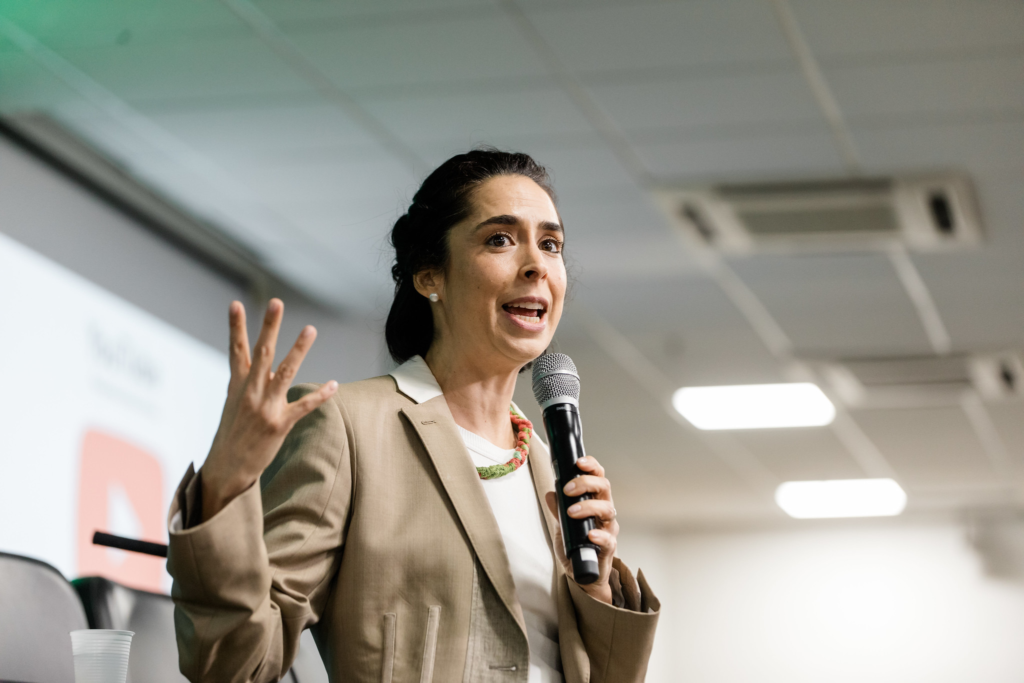 Catarina Alencastro: transparência<a style='float:right;color:#ccc' href='https://www3.al.sp.gov.br/repositorio/noticia/N-04-2025/fg344003.jpg' target=_blank><i class='bi bi-zoom-in'></i> Clique para ver a imagem </a>