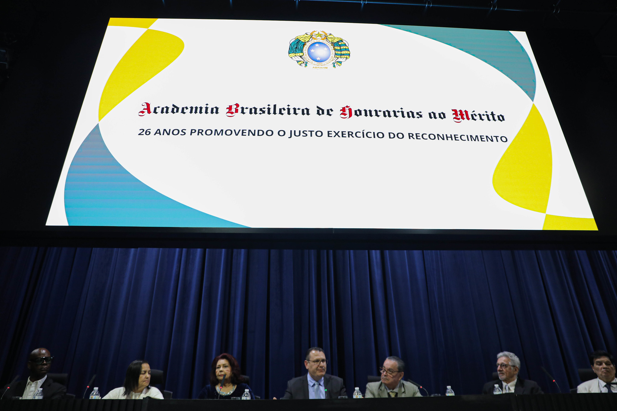 26 anos honraria ao m�rito<a style='float:right' href='https://www3.al.sp.gov.br/repositorio/noticia/N-04-2026/fg362719.jpg' target=_blank><img src='/_img/material-file-download-white.png' width='14px' alt='Clique para baixar a imagem'></a>