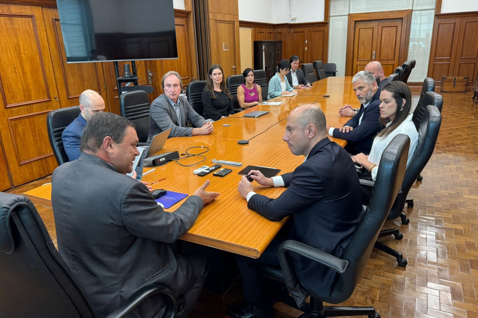 Reuni�o na Secretaria da Fazenda de Estado<a style='float:right' href='https://www3.al.sp.gov.br/repositorio/noticia/N-04-2026/fg362730.jpeg' target=_blank><img src='/_img/material-file-download-white.png' width='14px' alt='Clique para baixar a imagem'></a>