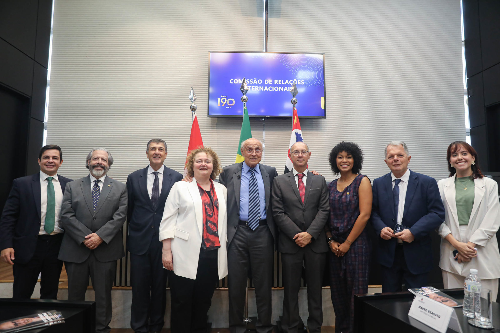 Diplomatas canadenses na Alesp<a style='float:right' href='https://www3.al.sp.gov.br/repositorio/noticia/N-04-2026/fg362743.jpg' target=_blank><img src='/_img/material-file-download-white.png' width='14px' alt='Clique para baixar a imagem'></a>