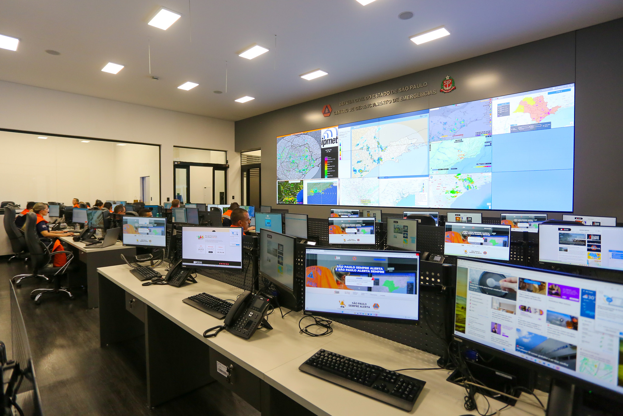 Centro de Monitoramento da Defesa Civil<a style='float:right;color:#ccc' href='https://www3.al.sp.gov.br/repositorio/noticia/N-04-2026/fg362754.jpg' target=_blank><i class='bi bi-zoom-in'></i> Clique para ver a imagem </a>