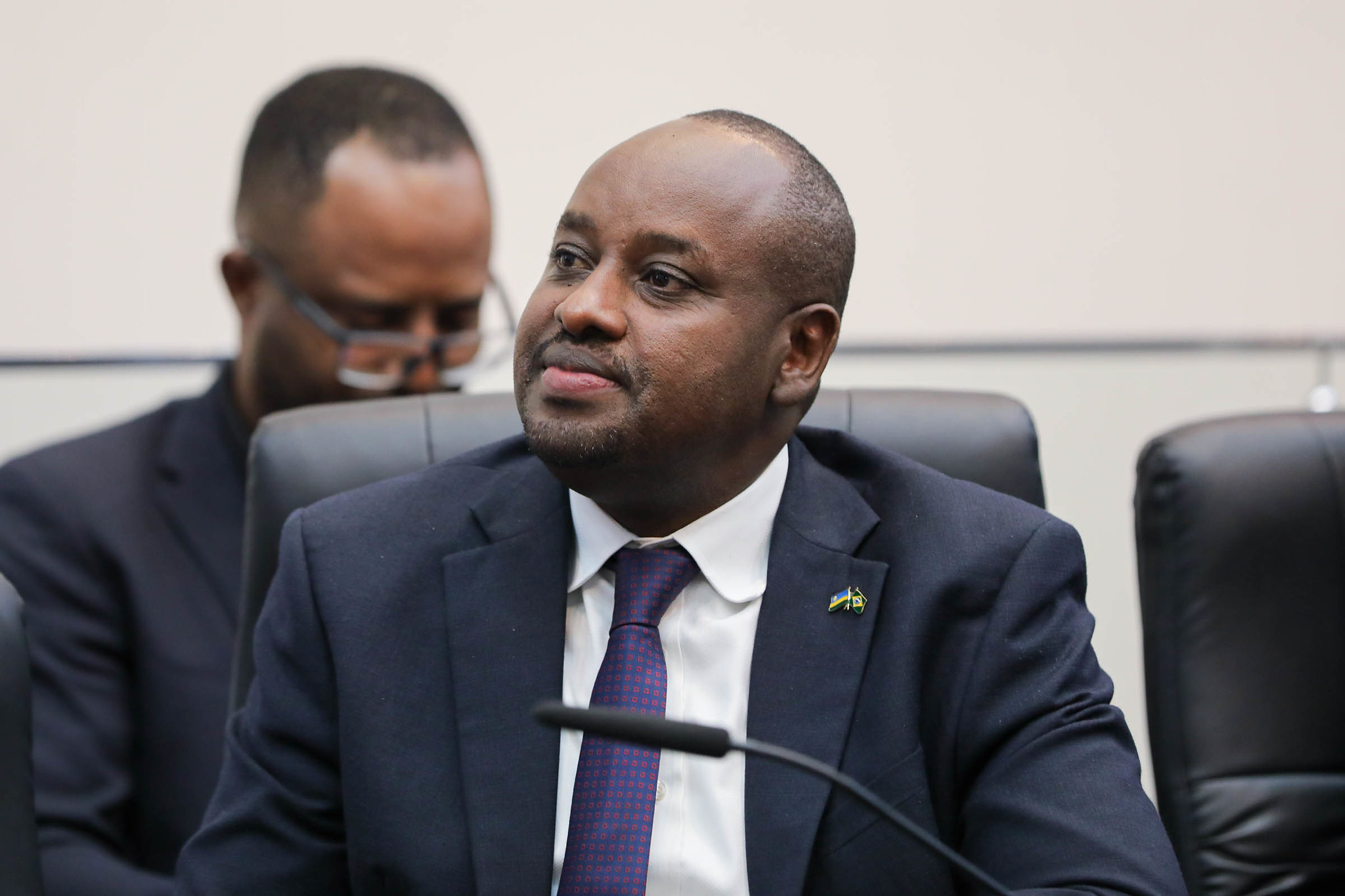 Embaixador ruand�s Lawrence Manzi na Alesp<a style='float:right' href='https://www3.al.sp.gov.br/repositorio/noticia/N-04-2026/fg362759.jpg' target=_blank><img src='/_img/material-file-download-white.png' width='14px' alt='Clique para baixar a imagem'></a>