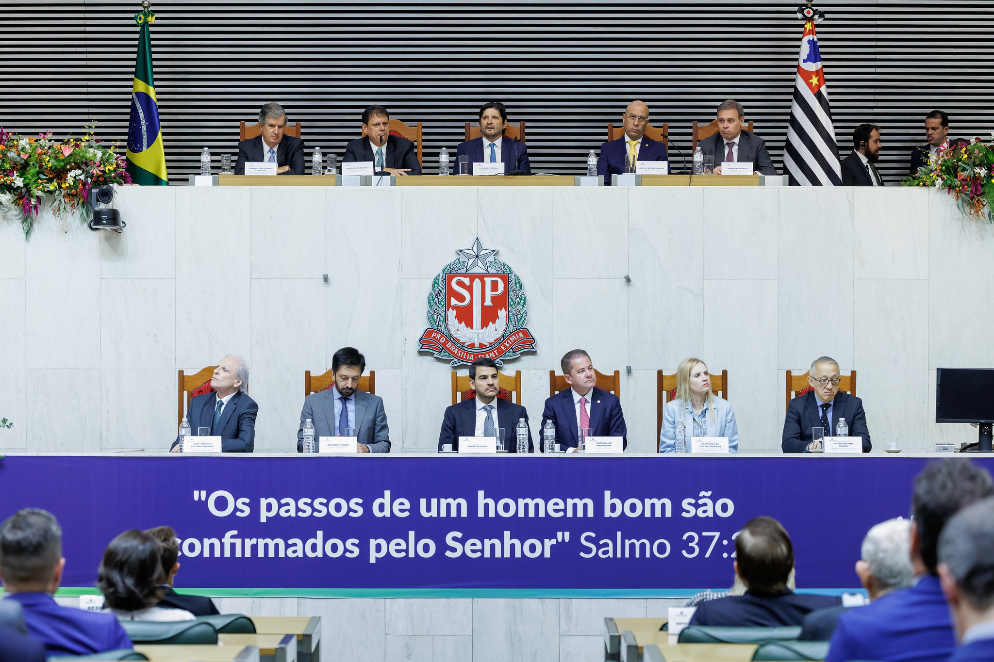 Al�m de magistrado, Mendon�a � professor universit�rio e pastor<a style='float:right;color:#ccc' href='https://www3.al.sp.gov.br/repositorio/noticia/N-04-2026/fg362911.jpg' target=_blank><i class='bi bi-zoom-in'></i> Clique para ver a imagem </a>