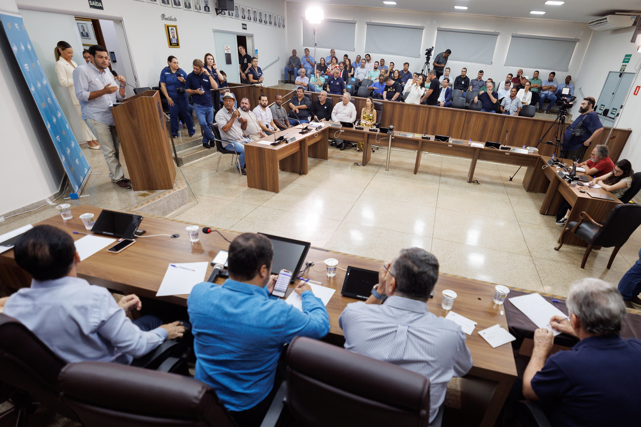 Encontro realizado na C�mara Mun. de Colina<a style='float:right' href='https://www3.al.sp.gov.br/repositorio/noticia/N-04-2026/fg363039.jpg' target=_blank><img src='/_img/material-file-download-white.png' width='14px' alt='Clique para baixar a imagem'></a>