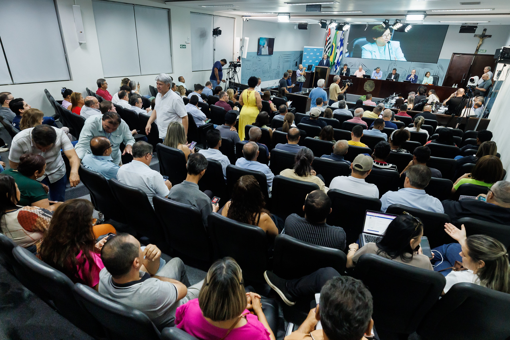 Casa cheia em Ara�atuba<a style='float:right' href='https://www3.al.sp.gov.br/repositorio/noticia/N-04-2026/fg363366.jpg' target=_blank><img src='/_img/material-file-download-white.png' width='14px' alt='Clique para baixar a imagem'></a>