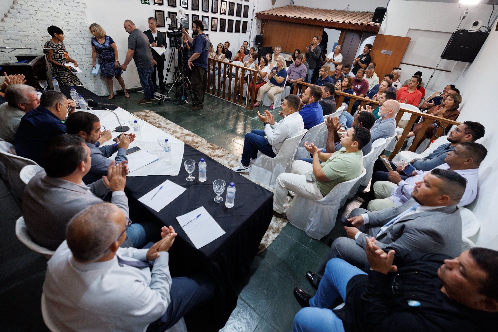 Encontro aconteceu na C�mara de Canan�ia<a style='float:right' href='https://www3.al.sp.gov.br/repositorio/noticia/N-04-2026/fg363588.jpg' target=_blank><img src='/_img/material-file-download-white.png' width='14px' alt='Clique para baixar a imagem'></a>