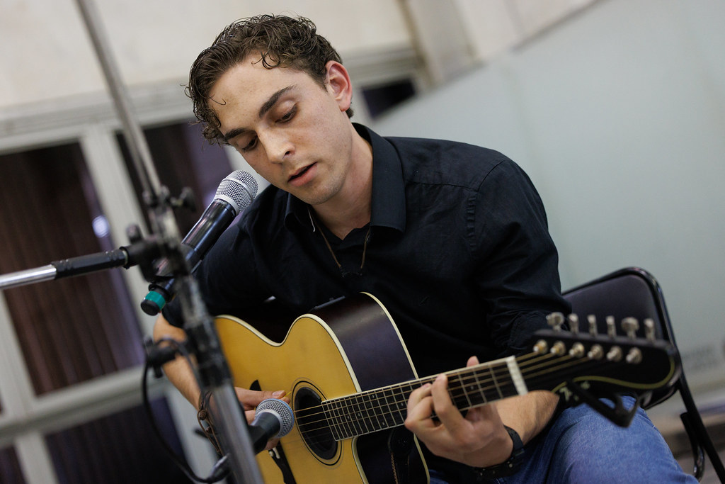  Emanuel Guerrilha<a style='float:right' href='https://www3.al.sp.gov.br/repositorio/noticia/N-04-2026/fg363638.jpg' target=_blank><img src='/_img/material-file-download-white.png' width='14px' alt='Clique para baixar a imagem'></a>